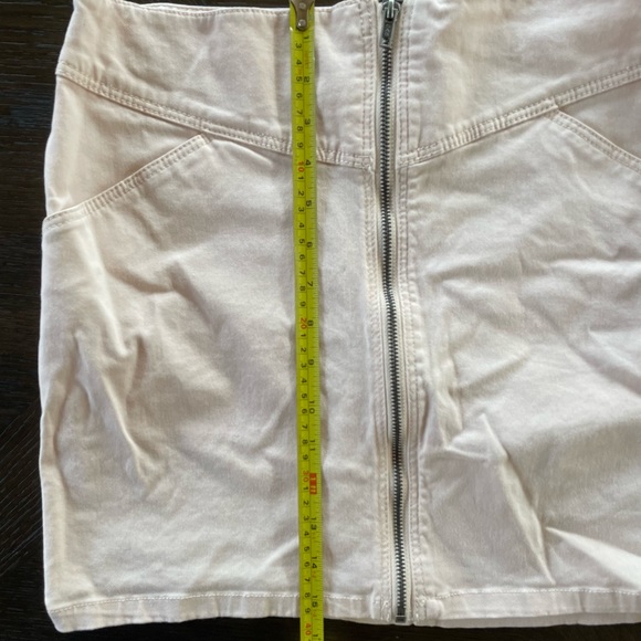 H&M mini skirt with zipper front, size 8 - Picture 7 of 8